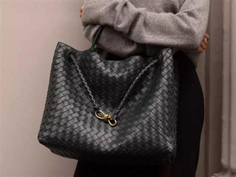 come riconoscere una borsa bottega veneta originale|bottega veneta borse.